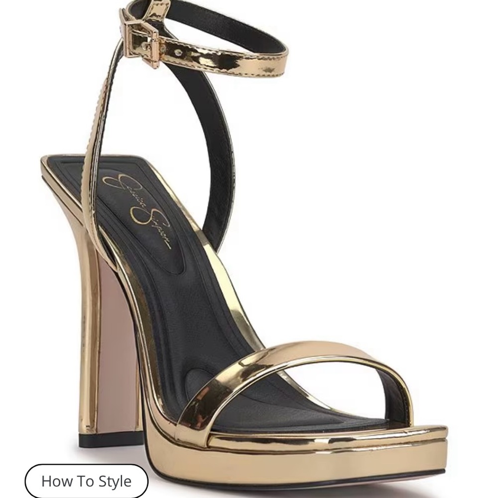 Jessica Simpson hold heels